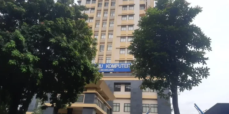 Gedung Filkom Universitas Brawijaya tempat Mahasiswa UB melompat