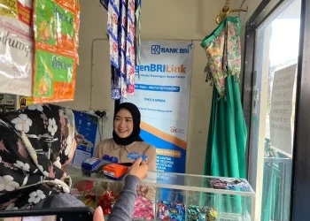 Fitri Kurnia salah satu agen BRILink yang berhasil raih jutaan rupiah perbulan.
