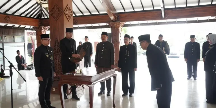 Pelantikan Pejabat Tinggi Pratama atau pejabat eselon II di lingkungan Pemkot Batu di Pendopo Rumah Dinas Wali Kota Batu
