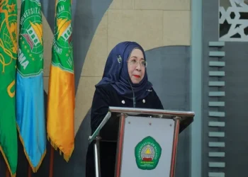 Dekan FEB Unisma, Nur Diana SE, MSi CBV, CERA, saat memberikan sambutan.