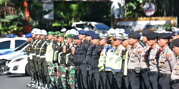 Personel gabungan yang disiagakan untuk menyambut Nataru di Kota Malang.
