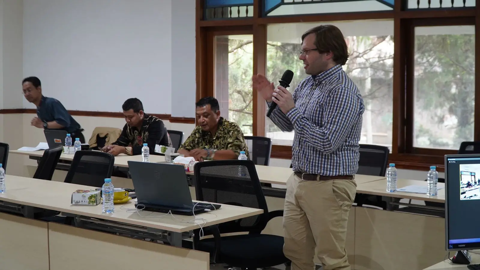 Rodrigo ketika pemaparan materi kepada peserta LMDP.