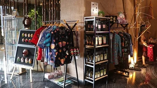Produk-produk siswa SMKN 1 Turen yang dipasarkan di Grand Mercure Malang Mirama. 