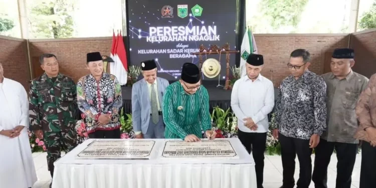 Pj Wali Kota Batu, Aries Agung Paewai, saat peresmian penetapan Kelurahan Ngaglik Kota Batu menjadi Kelurahan Sadar Kerukunan Beragama.
