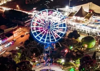 Wahana bianglala ikonik di Alun-Alun Kota Batu, Jawa Timur akan diganti baru karena dinilai sudah tak layak