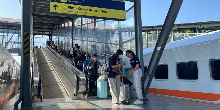 Suasana Stasiun Kota Malang saat masa libur Nataru.