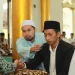 Ach Khoiron Nafis saat diakad oleh Kiai Ach Dhofir Zuhry, pengasuh Pesantren Luhur Baitul Hikmah.