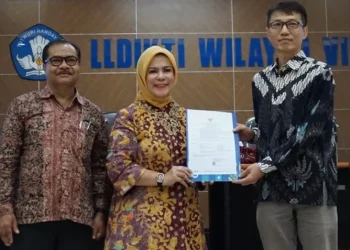 Dr. Stefanus Yufra, Prof. Dr. Dyah Sawitri, dan Prof. Dr. Eng Romy Budhi Widodo.