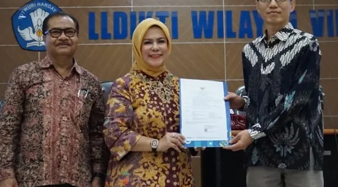 Dr. Stefanus Yufra, Prof. Dr. Dyah Sawitri, dan Prof. Dr. Eng Romy Budhi Widodo.