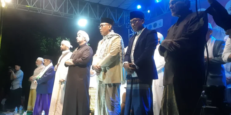 Penutupan Fakultas Hukum Unisma dengan Sholawat