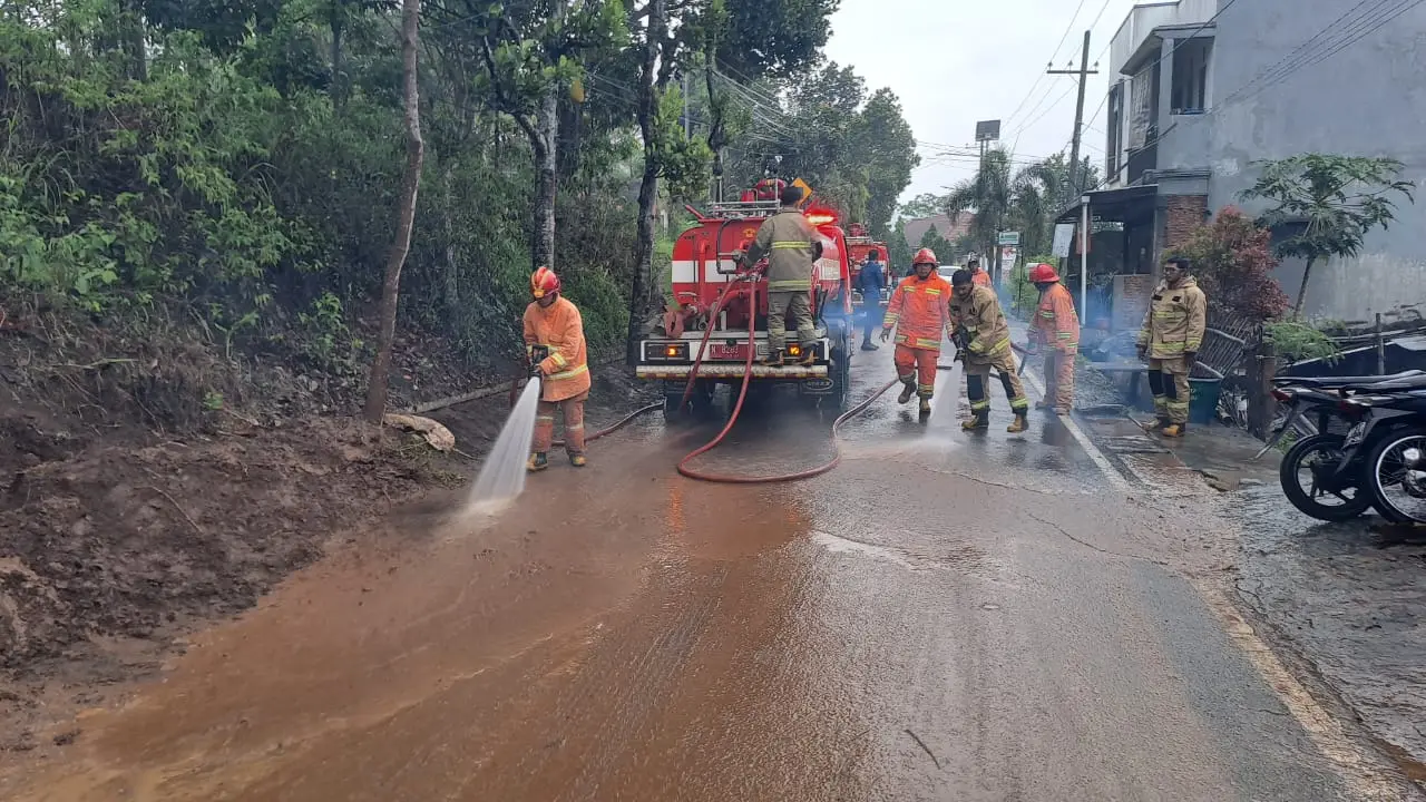 Air sungai meluap