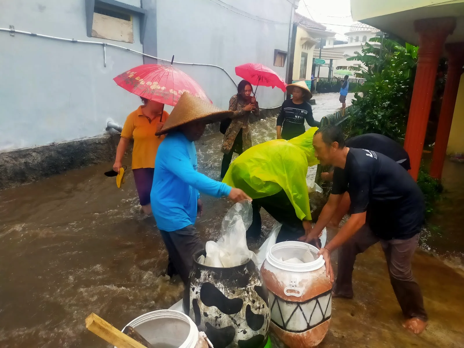Sungai meluap di Kota batu