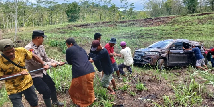 terperosok ke jurang
