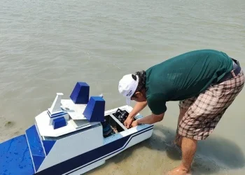 Prototipe kapal penebar pakan ikan