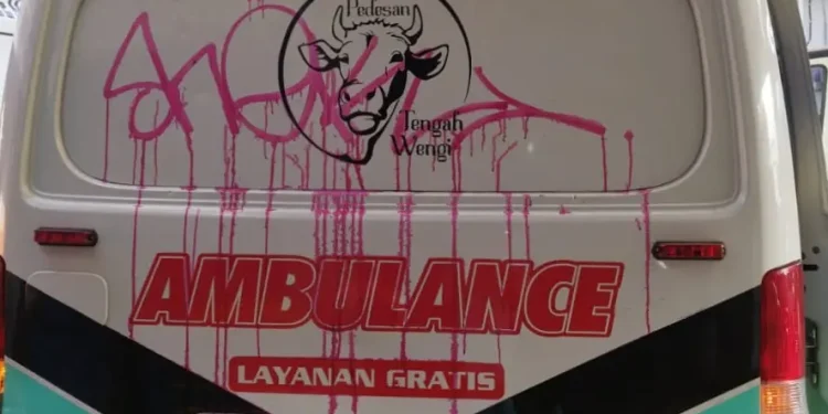 Dua pelaku vandalisme melancarkan aksinya (Tangkapan layar)