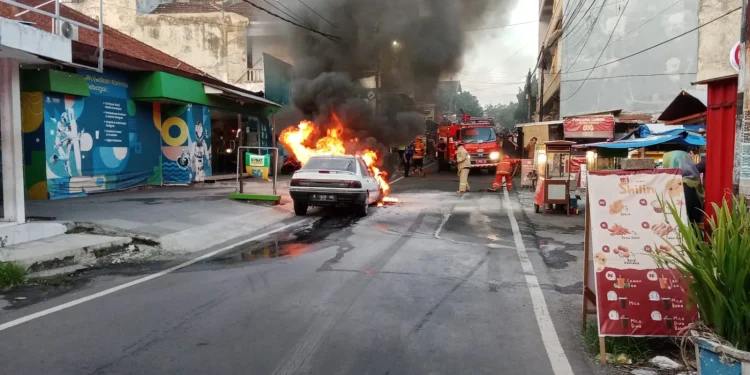 Mobil Dosen UB Terbakar
