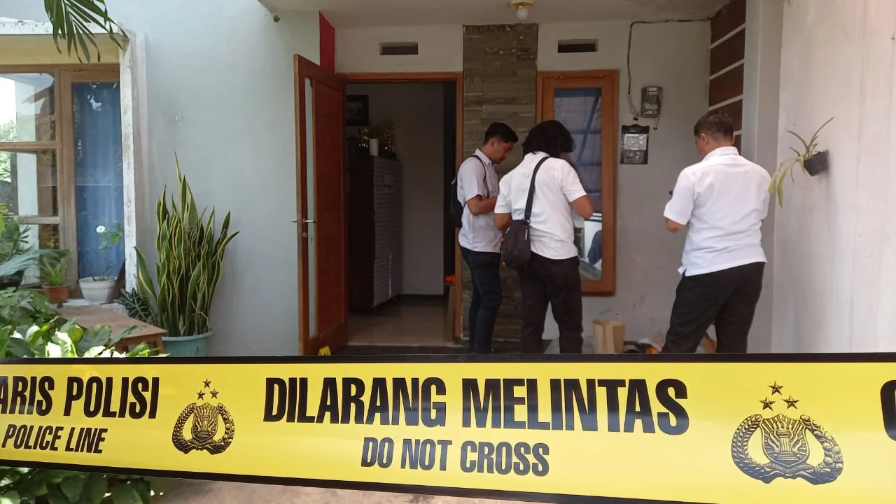Petugas lakukan olah TKP