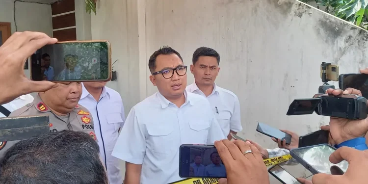 bunuh diri keluarga di Pakis