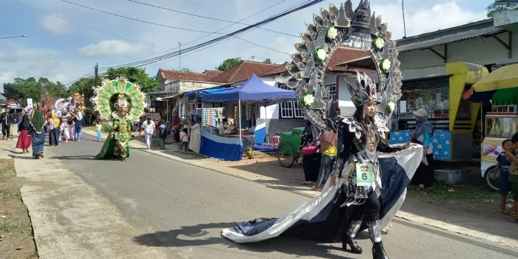 Festival,Nusantara,Ranway Parade - Kanigoro Festival Nusantara Sulap Jalan Menjadi Runway Parade Kostum