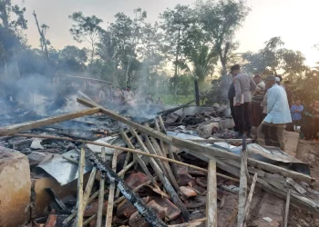 rumah terbakar