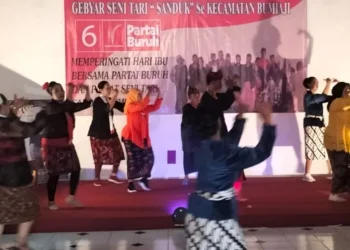 Seniman tari Sanduk