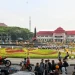 Balai Kota dan Alun-alun Tugu Malang sebagai ilustrasi Bangunan Peninggalan Kolonial Belanda.