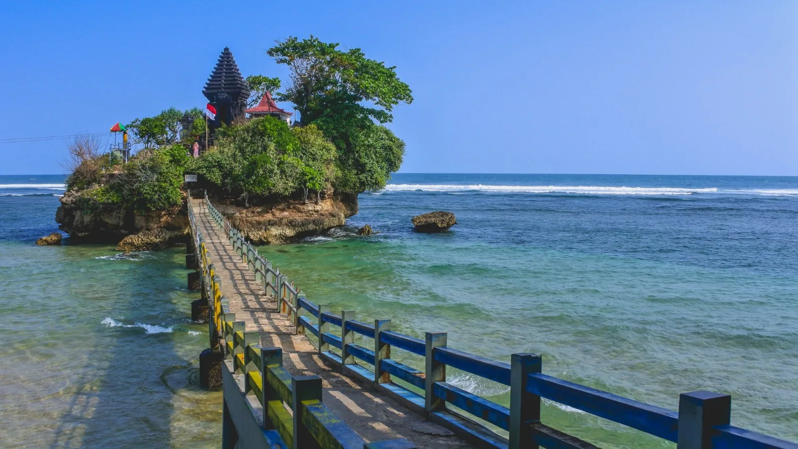 Pantai Balekambang.