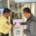 Salah seorang peserta tengah memanfaatkan layanan Anjungan Mandiri (AMAN) BPJS Kesehatan.