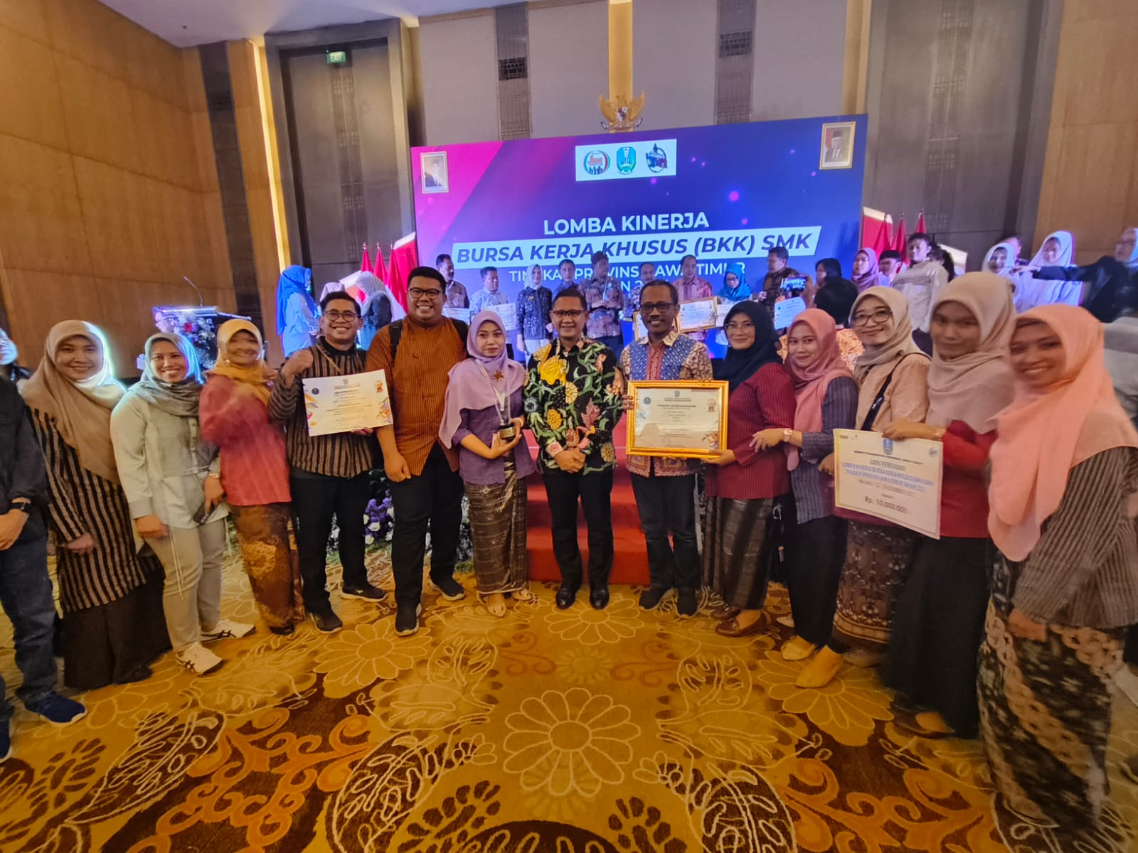 SMKN 2 Malang sukses raih juara 1 di Lomba BKK tingkat provinsi Jatim dengan ditandai penyerahan piagam penghargaan secara simbolis di Harris Hotel and Convention Malang. 