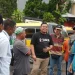 Puguh Wiji Pamungkas berdialog dengan para sopir mikrolet di Gondanglegi.