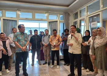 Dekan Fakultas Vokasi UMM, Prof Dr Tulus Winarsunu MSi, saat memberikan sambutan di hadapan Sekretaris Direktorat Jenderal Pendidikan Vokasi Kementerian Pendidikan, Kebudayaan, Riset dan Teknologi, Saryadi.