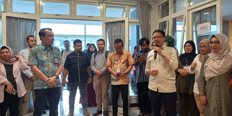 Dekan Fakultas Vokasi UMM, Prof Dr Tulus Winarsunu MSi, saat memberikan sambutan di hadapan Sekretaris Direktorat Jenderal Pendidikan Vokasi Kementerian Pendidikan, Kebudayaan, Riset dan Teknologi, Saryadi.