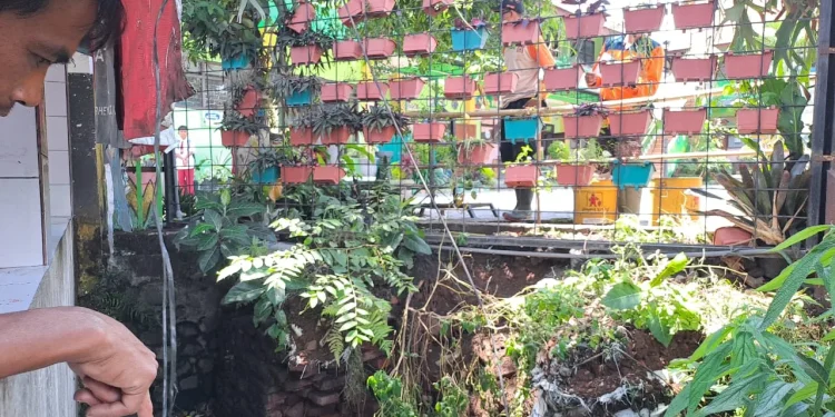 Plengsengan teknis di lingkungan SDN 01 Beji Kota Batu longsor.