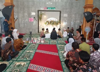Para peserta didik SMKN 2 Kota Malang tengah mempraktikkan pembelajaran merdeka belajar pendidikan agama Islam.