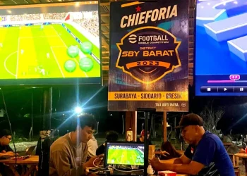 Sejumlah peserta tampak asyik bertanding di ajang Chieforia E-Football Mobile 2023.