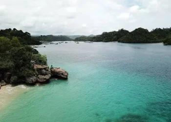 Ilustrasi daftar wisata pantai di Kabupaten Malang.