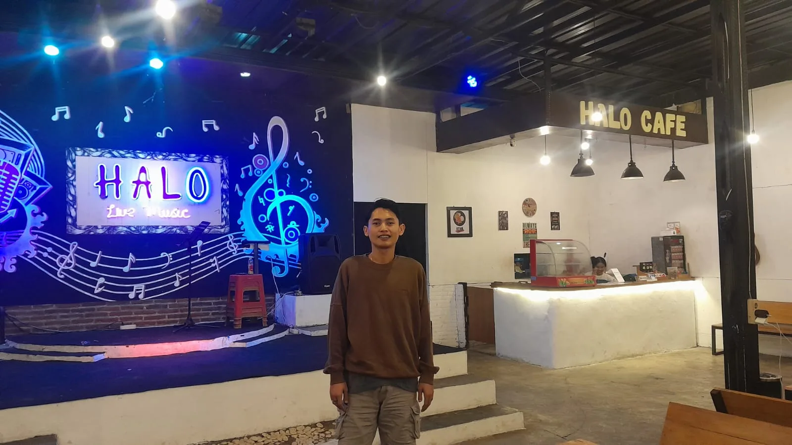 Ahmad Al Jefri, owner Halo Cafe, saat diwawancarai beberapa waktu lalu. 