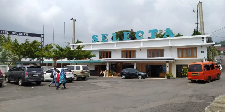 Okupansi hotel di Kota Batu. Hotel Selecta di Kota Batu, Jawa Timur menjadi salah satu hotel yang menuai okupansi tinggi jelang momen Tahun Baru 2024.