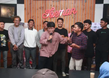 Salah satu peserta STMJ saat tampil di Toeman Coffe.