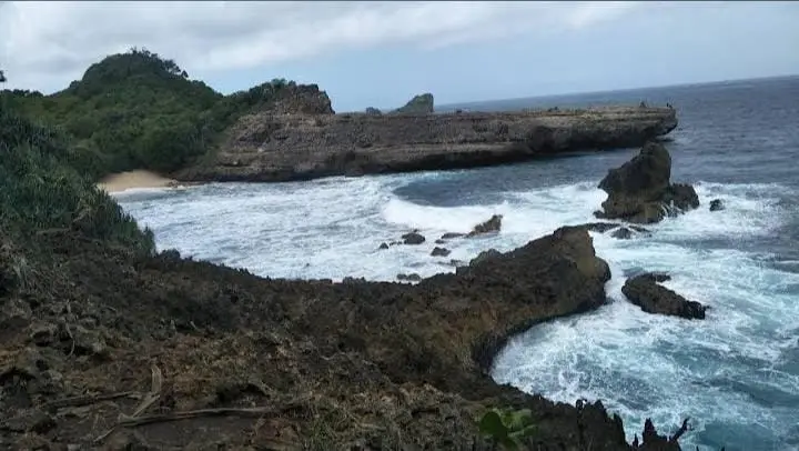 Potret Pantai Batubengkung. 