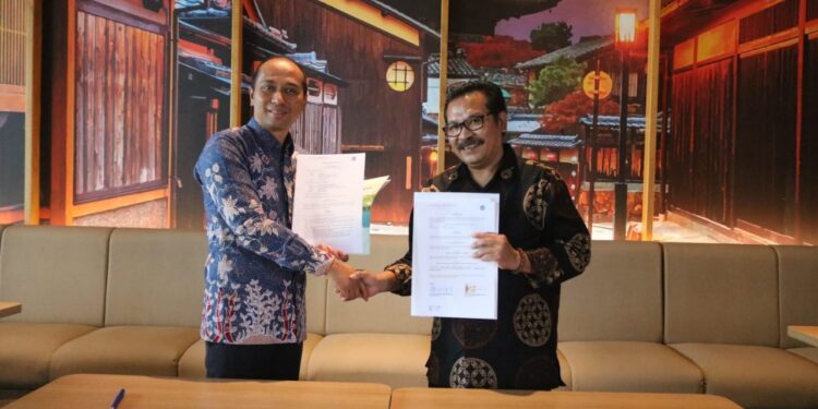 Penandatanganan kerja sama antara SMKN 1 Turen dan Grand Mercure Malang Mirama.