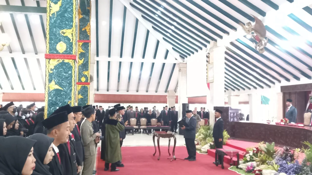 Pengambilan sumpah jabatan ASN yang dimutasi.