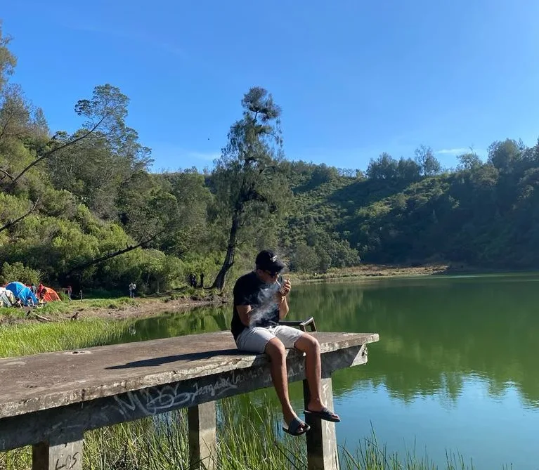 Pesona Ranu Regulo dengan pemandangan air dan hutan yang masi perawan. 