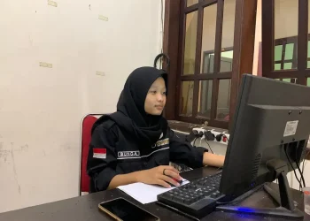 Bunga Gadis mahasiswa magang MBKM Unisri.