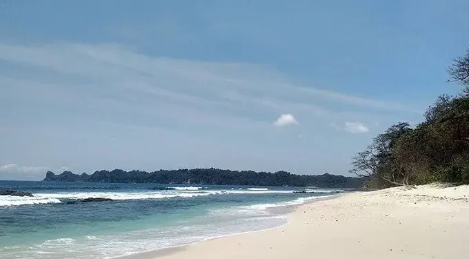 Potret Pantai Sendiki Malang.