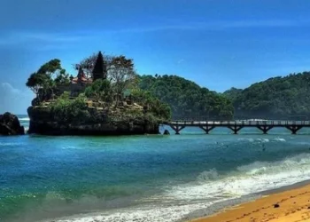 Pantai Ngeliyep, wisata pantai Kabupaten Malang.