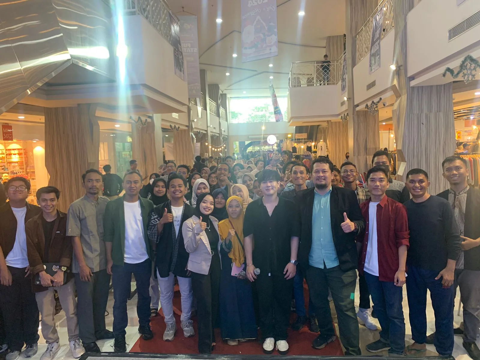 Puluhan anak muda asal Surabaya dan sekitarnya yang hadir dalam talkshow Dare is Yours Finding Why and How Living on Purpose bersama Deris Nagara.