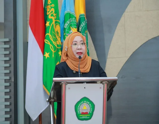 Dekan Fakultas Ekonomi dan Bisnis Universitas Islam Malang, Nur Diana SE, MSi, CBV, CERA, saat memberikan sambutan. 