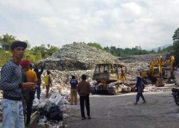 Ilustrasi gunungan sampah di TPA Tlekung, Kota Batu, Jawa Timur.