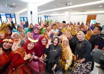 Meriahnya acara Graduation Wardah Inspiring Teacher 2023. Acara ini apresiasi untuk Guru Penggerak di Indonesia.